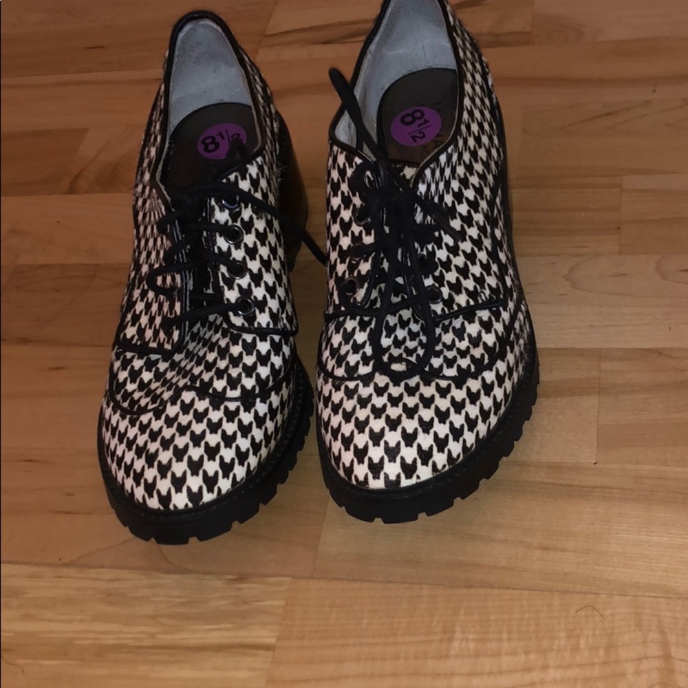 Gently worn Michael Kors shoes - Picture 2 of 3